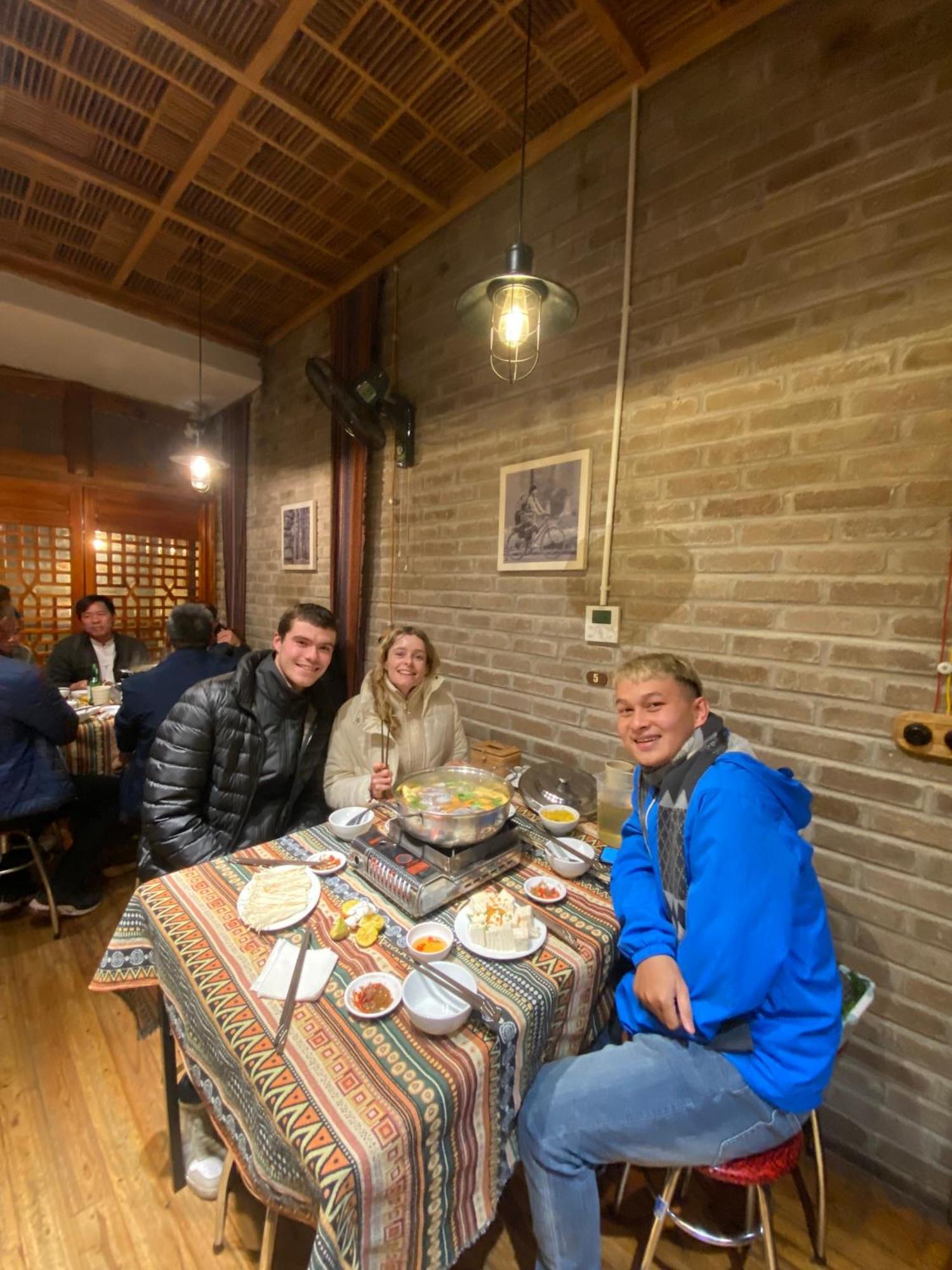 הא גיאנג Odyssey Hostel, Tours & Motorbikes Rental מראה חיצוני תמונה